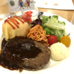 立川プレイ！ミュージアムのカフェ　森のおこさまランチは大人も注文できるメニュー