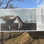諏訪敦展　眼窩裏の火事　府中市美術館　空間を生かした展示で　圧巻の写実絵画を堪能する